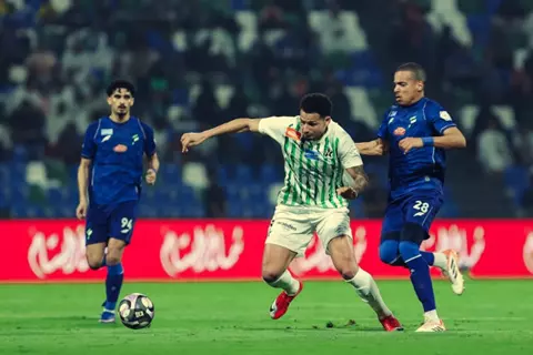   جوميز يهزم دونجا.. الفتح ينتصر على النجمة في الدوري السعودي